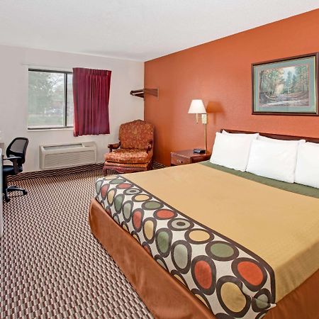 Super 8 By Wyndham Crystal Lake Εξωτερικό φωτογραφία