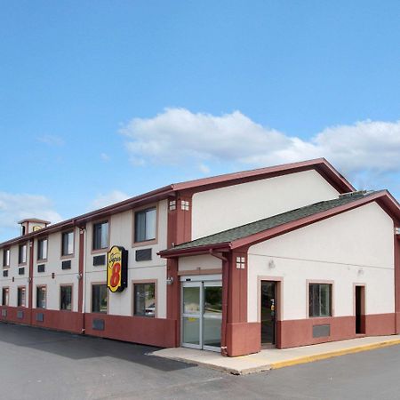 Super 8 By Wyndham Crystal Lake Εξωτερικό φωτογραφία
